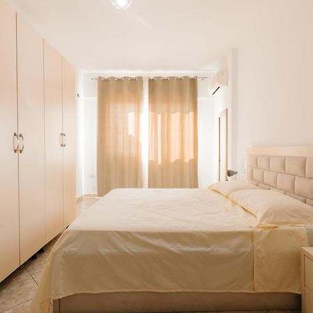Rs Place 1-Bedroom Apartment Tirana Kültér fotó